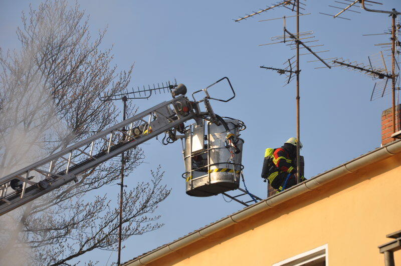 Feuerwehreinsatz in Eggenfelden: Am Sonntagmorgen brach in einer Wohnung plötzlich ein Feuer aus.