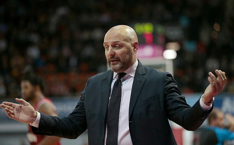 "Wenn wir gewinnen, ist es das für die Spieler wert. Wenn wir verlieren, eher nicht", sagt Djordjevic über den Aufenthalt in Spanien.