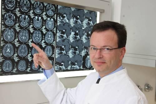 Der Erlanger Uniklinik-Mediziner Dr. Igor Alexander Harsch warnt vor den Gefahren fetter und süßer Kost.