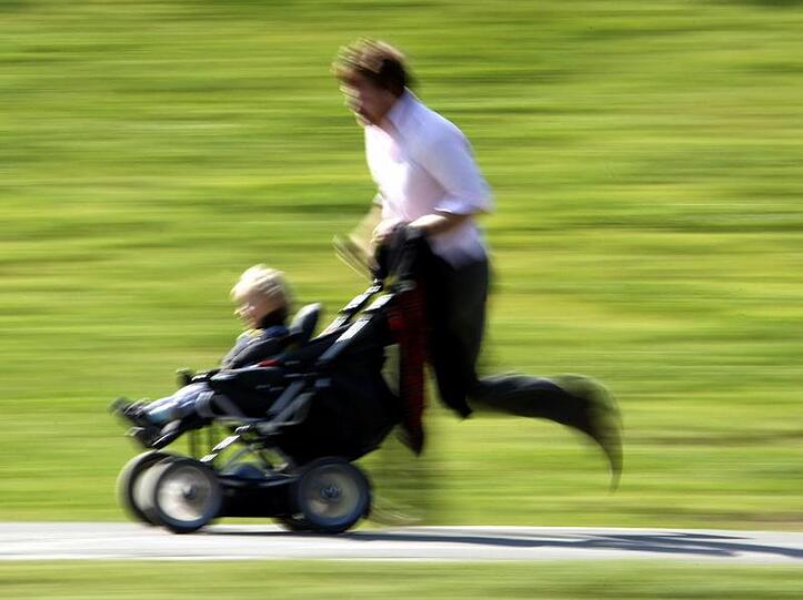 Das ist der sportliche Vater - immer einen Schritt voraus