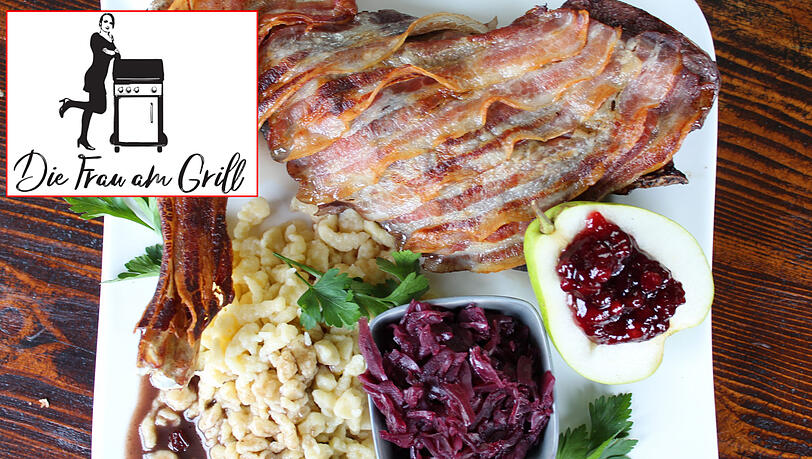 Gegrillter Reh-Vorderlauf mit Beilagen. Gegrillter Reh-Vorderlauf mit Beilagen.