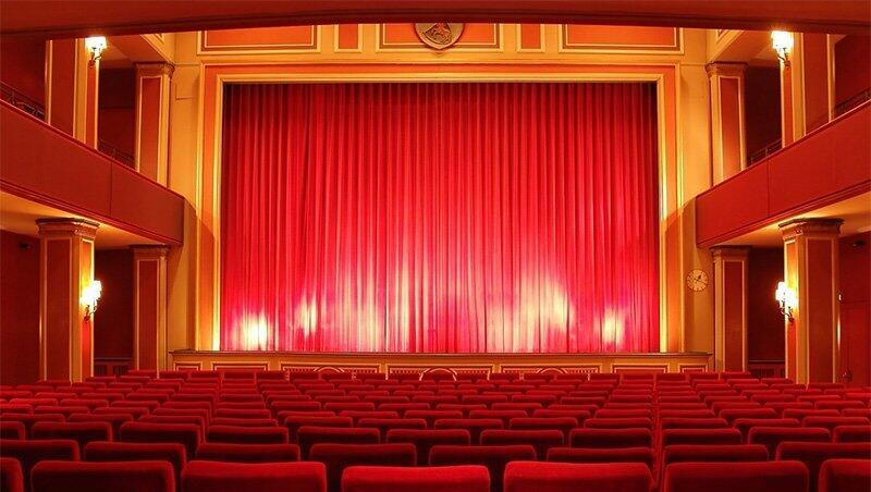 1913 eröffnet, nach 1945 wiederaufgebaut und 1997 generalsaniert: Der feierliche Saal des Filmtheaters am Sendlinger Tor. 1913 eröffnet, nach 1945 wiederaufgebaut und 1997 generalsaniert: Der feierliche Saal des Filmtheaters am Sendlinger Tor.
