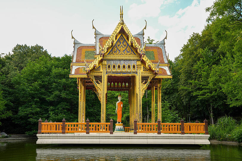 Die thailändische Sala wurde 1983 im Rahmen der Internationalen
Gartenausstellung angelegt. Die thailändische Sala wurde 1983 im Rahmen der Internationalen
Gartenausstellung angelegt.