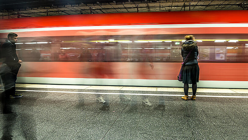 Die Lage im Münchner S-Bahn-Verkehr hat sich wieder beruhigt. Alle Linien, bis auf die S2, fahren planmäßig. (Archivbild) Die Lage im Münchner S-Bahn-Verkehr hat sich wieder beruhigt. Alle Linien, bis auf die S2, fahren planmäßig. (Archivbild)