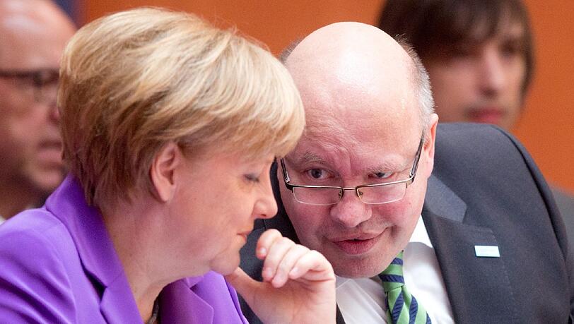 Angela Merkel will Kanzleramtschef Peter Altmaier zum Flüchtlingskoordinator ernennen. Angela Merkel will Kanzleramtschef Peter Altmaier zum Flüchtlingskoordinator ernennen.