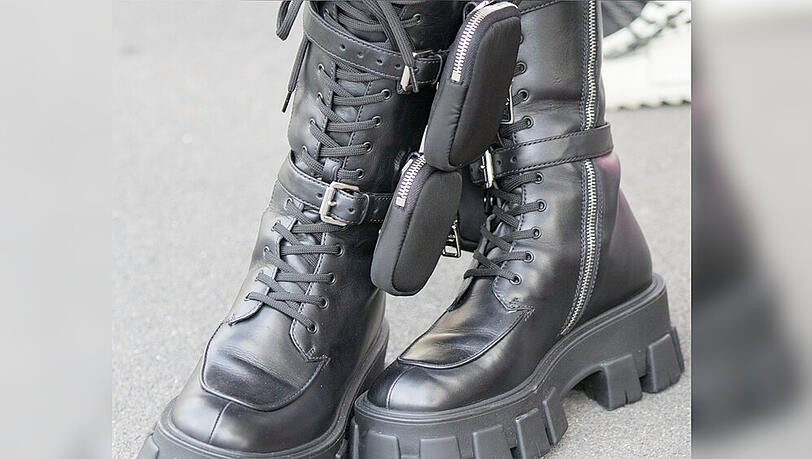 "Bag Boots" sind Schuhe mit abnehmbaren Mini-Taschen. "Bag Boots" sind Schuhe mit abnehmbaren Mini-Taschen.