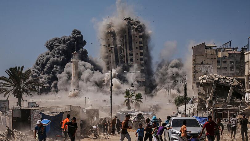Israels Militär greift derzeit immer wieder Hochhäuser in der Stadt Gaza an, die Armeeangaben zufolge von der Hamas genutzt worden sein sollen. (Archivbild)