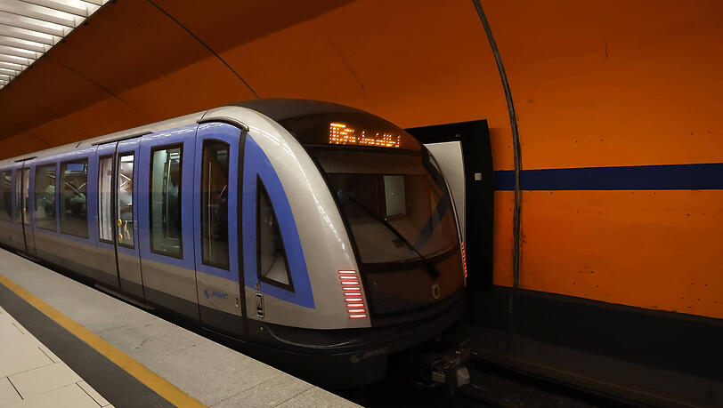 Eine U-Bahn der MVG in M&uuml;nchen. Wie viel verdient ein Fahrer?