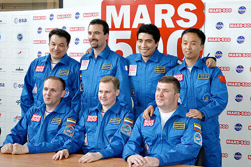 Diese sechsköpfige &bdquo;Mars500&ldquo;-Crew (mit einem Ersatzmann) wird nach dem Plan von Jens Titze bekocht.