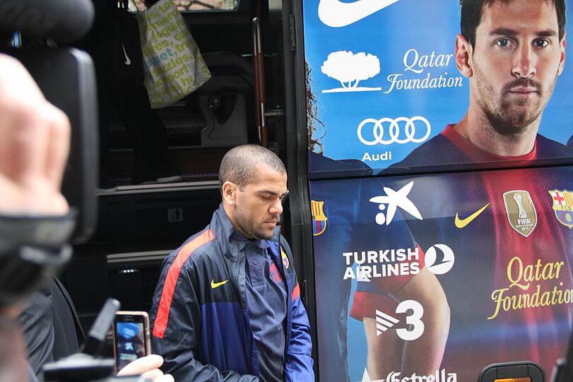 Hier kommt der FC Barcelona in München am Bayerischen Hof an. Die Bilder