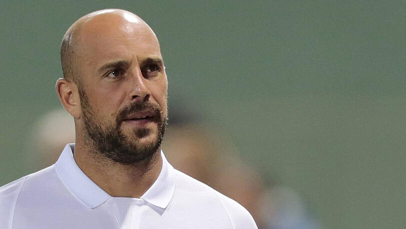 Pepe Reina freut sich auf den FC Bayern. Pepe Reina freut sich auf den FC Bayern.