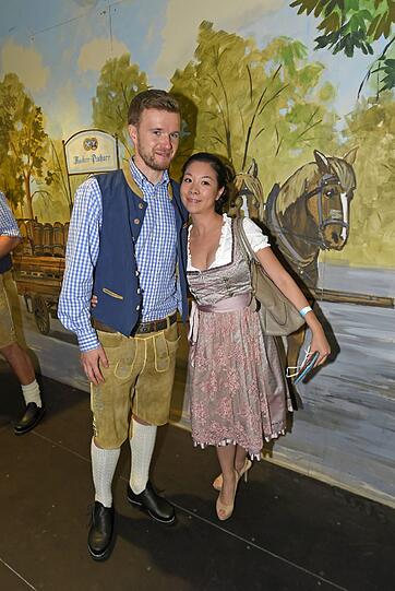 Traditioneller Ausflug der Löwen aufs Oktoberfest. Der TSV 1860 München feierte im Hacker-Zelt. Die Bilder.
