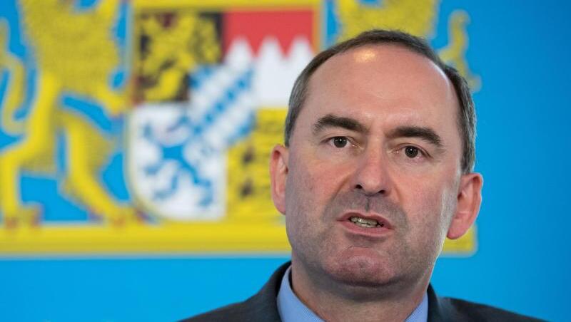 Hubert Aiwanger, Wirtschaftsminister von Bayern, nimmt an einer Pressekonferenz teil. Foto: Sven Hoppe/dpa Hubert Aiwanger, Wirtschaftsminister von Bayern, nimmt an einer Pressekonferenz teil. Foto: Sven Hoppe/dpa