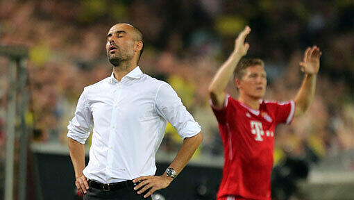 Pep Guardiola konnte mitunter gar nicht hinsehen beim Spiel seiner Bayern im Supercup gegen Borussia Dortmund. Im Hintergrund Bastian Schweinsteiger. Pep Guardiola konnte mitunter gar nicht hinsehen beim Spiel seiner Bayern im Supercup gegen Borussia Dortmund. Im Hintergrund Bastian Schweinsteiger.