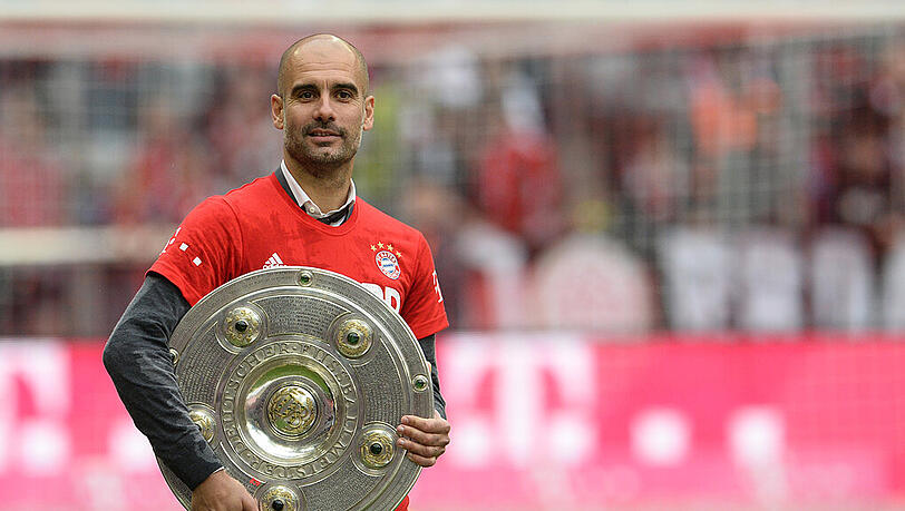 Bayern-Trainer Pep Guardiola mit der Meisterschale nach dem Titelgewinn in der Saison 2014/15. Geht es nach dem Herbstmeister-Orakel, dann holen die Bayern auch in dieser Saison den Titel. Bayern-Trainer Pep Guardiola mit der Meisterschale nach dem Titelgewinn in der Saison 2014/15. Geht es nach dem Herbstmeister-Orakel, dann holen die Bayern auch in dieser Saison den Titel.