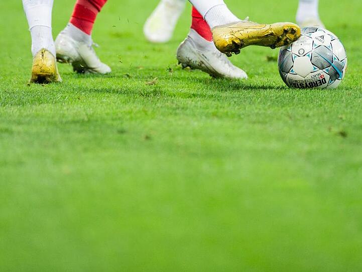Fernab der Saisonfortsetzung gibt es Forderungen nach einem Umdenken im Fußball.