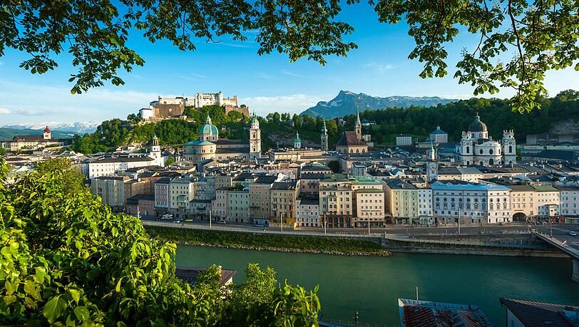 Blick vom Kapuzinerberg auf die Salzburger Altstadt und auf die Festung Hohensalzburg. Blick vom Kapuzinerberg auf die Salzburger Altstadt und auf die Festung Hohensalzburg.