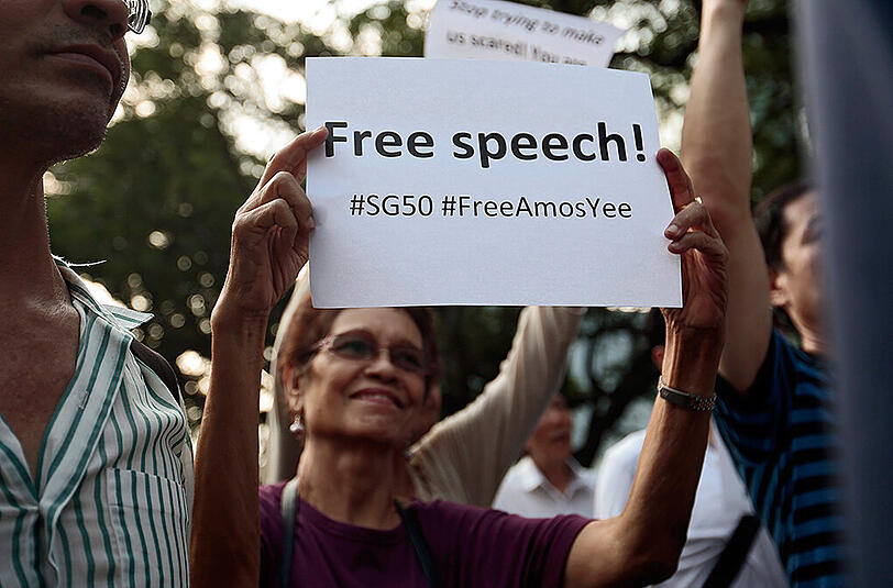 Der 16-jährige Amos Yee ist in Singapur zu vier Wochen Haft verurteilt worden, weil er Staatsgründer Lee Kuan Yew kritisiert hatte.