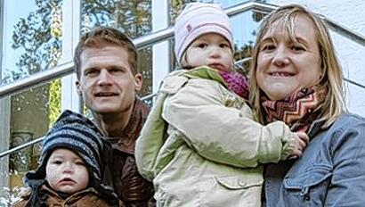 Mithilfe eines Immobilienkaufberaterskonnte Familie Schröder beim Hauskauf kräftig Geld sparen. Mithilfe eines Immobilienkaufberaterskonnte Familie Schröder beim Hauskauf kräftig Geld sparen.