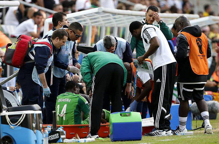 Nigerias Godfrey Oboabona musste im Spiel gegen Iran nach 25 Minuten verletzt ausgewechselt werden. Er war nach einem Zweikampf in der Luft unglücklich aufgetreten. Nach der Behandlung kehrte er kurz auf den Platz zurück, konnte aber nicht mehr lange weiterspielen.