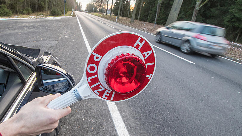 Wer die Grenze von Tschechien nach Deutschland überquert, muss damit rechnen, von Schleierfahndern aufgehalten zu werden.