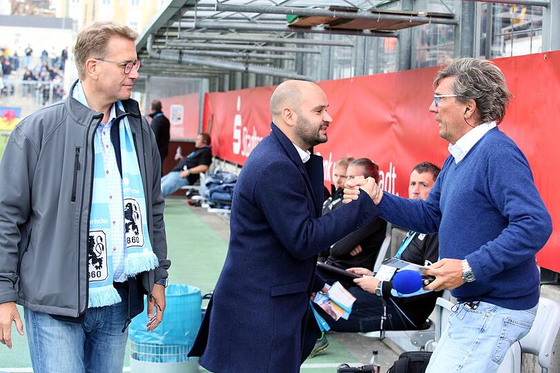 Schneider kennt gefühlt jeden im Stadion.
