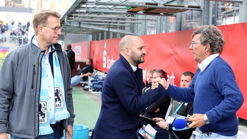 Schneider kennt gefühlt jeden im Stadion. Schneider kennt gefühlt jeden im Stadion.