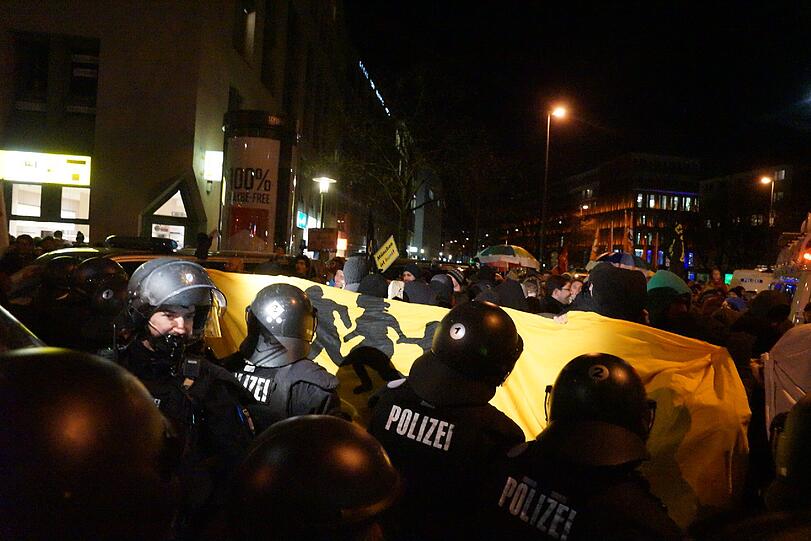 Die Muegida bricht die Demonstration ab. Bilder von dem Spaziergang in München.
