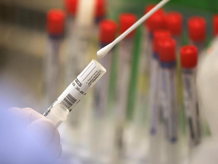 Die Zahl der Neuinfektionen in Deutschland steigt weiter an.