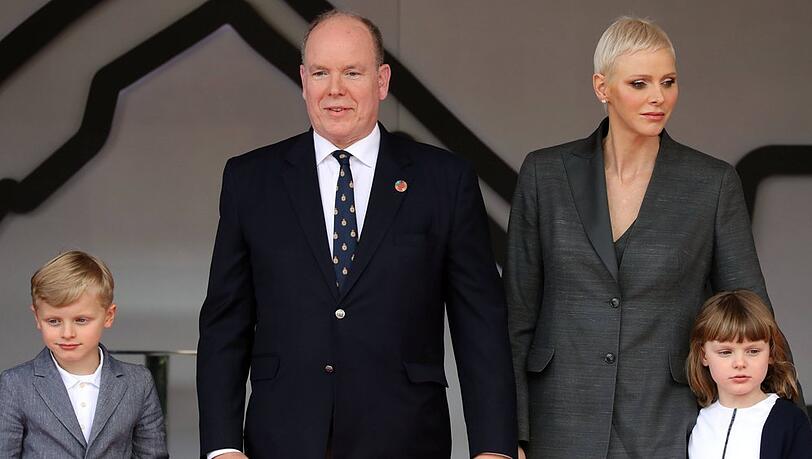 Fürst Albert II., Fürstin Charlène von Monaco und ihre beiden Kinder Jacques und Gabriella.