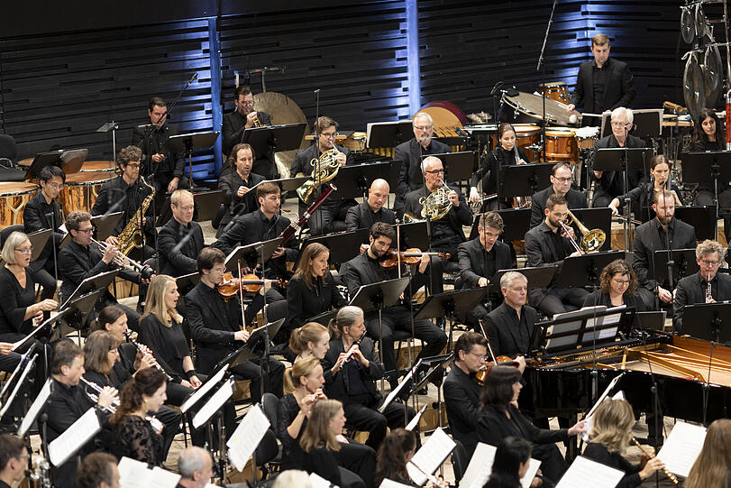 Der Chor und das Symphonieorchester des Bayerischen Rundfunks in Berios "Coro".
