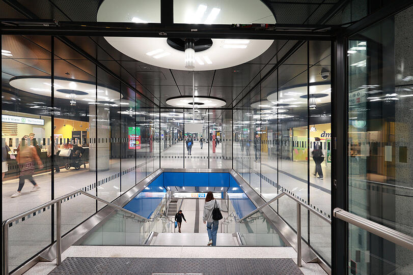 Die siebenjährige Bauzeit ist beendet. Neuen U-Bahn-Zugang zur U1/U2 eingeweiht
