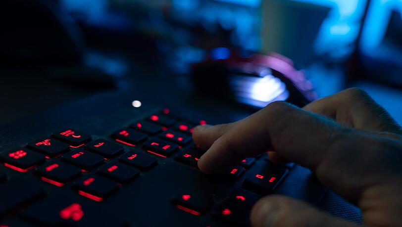 Der Beschuldigte soll im Darknet eine Plattform betrieben haben. (Symbolbild)