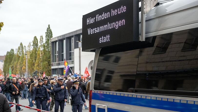 Auch in Nürnberg versammelten sich Menschen zu Jugendprotesten. Auch in Nürnberg versammelten sich Menschen zu Jugendprotesten.