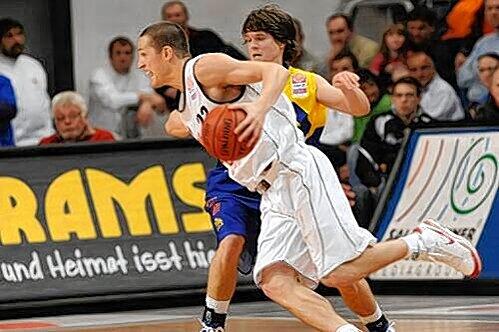 Will trotz Knieproblemen in Ludwigsburg am Ball bleiben: Bambergs Kapitän Casey Jacobsen.
