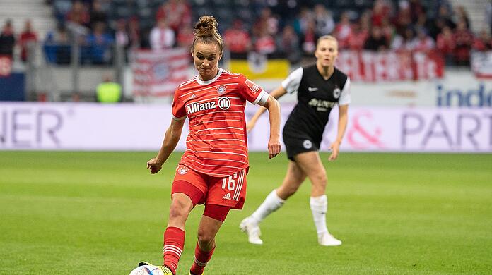 Bayerns Kapitänin Lina Magull am Ball.