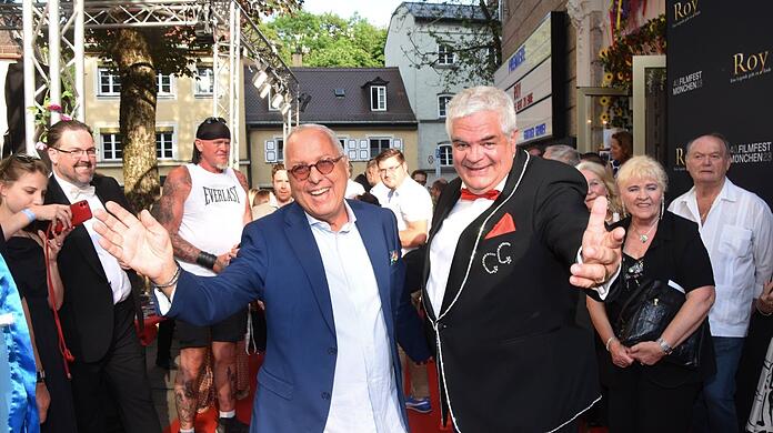 Roy Dobowy und Nachfolger Günther Grauer (r.) bei der Premiere.