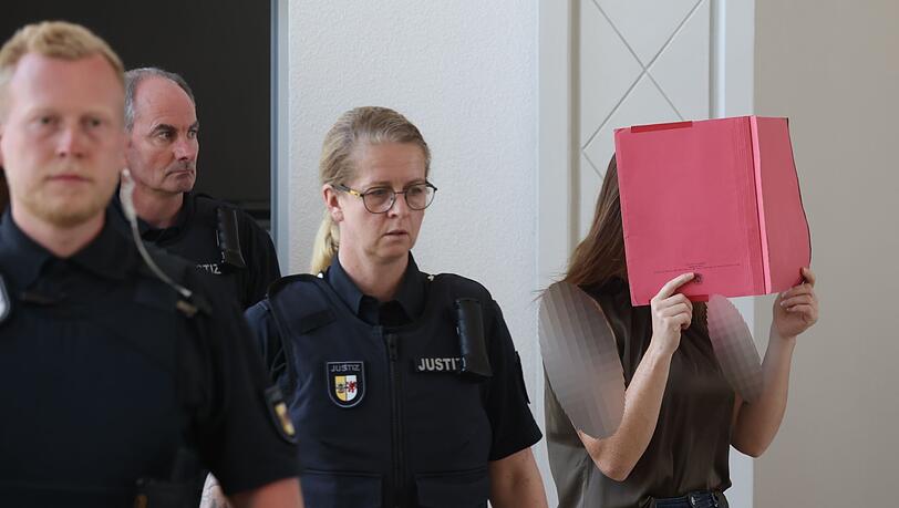 Die Angeklagte schweigt bislang zu den Vorw&uuml;rfen.