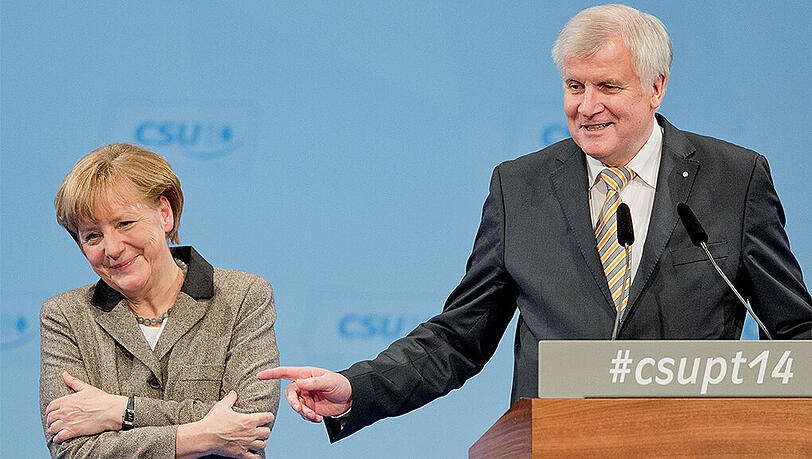 Momentan nicht so vereint, wie es noch auf dem CSU-Parteitag im Dezember schien. Die CSU (hier der bayerische Ministerpräsident Horst Seehofer" distanziert sich von Merkels Aussage: "Der Islam gehört zu Deutschland". Momentan nicht so vereint, wie es noch auf dem CSU-Parteitag im Dezember schien. Die CSU (hier der bayerische Ministerpräsident Horst Seehofer" distanziert sich von Merkels Aussage: "Der Islam gehört zu Deutschland".