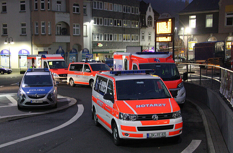 Bilder vom Tatort in Herborn: Am Donnerstagmorgen wurde hier ein Polizist erstochen.