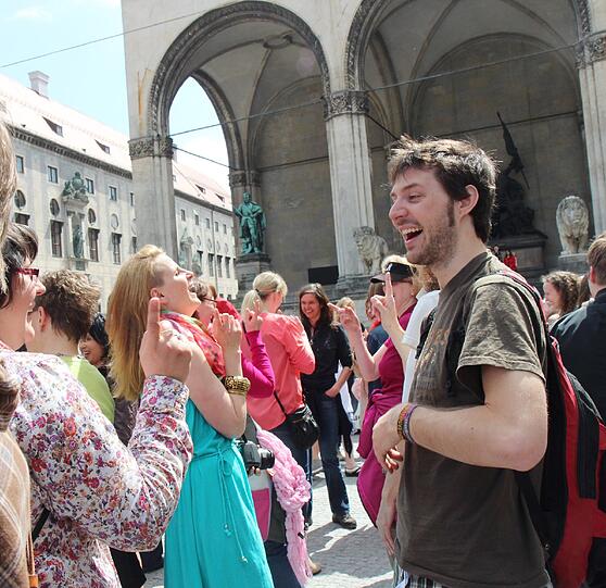 Lach-Flashmob am Odeonsplatz. Die Bilder.