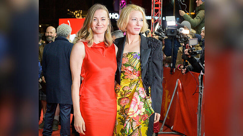 Yvonne Strahovski (l.) und Cate Blanchett zu Besuch auf der Berlinale 2020.