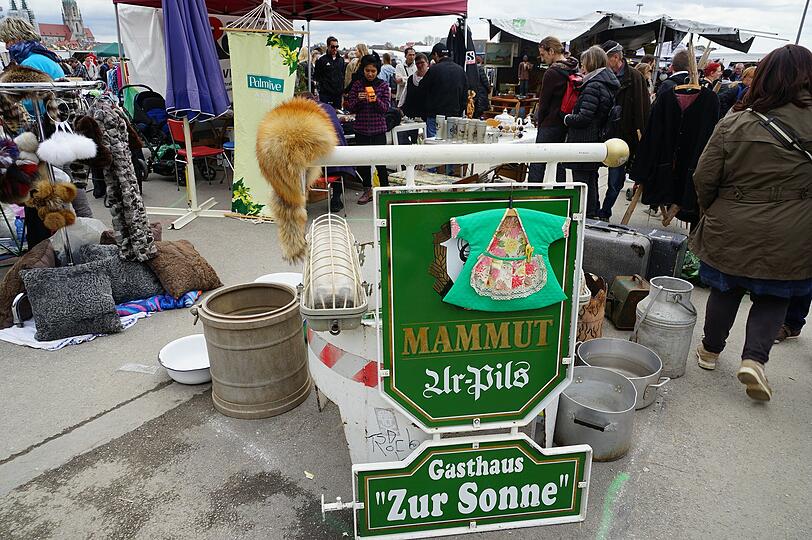 Krimskrams und Raritäten auf Bayerns größtem Flohmarkt: Die Bilder von der Theresienwiese zum Durchklicken.