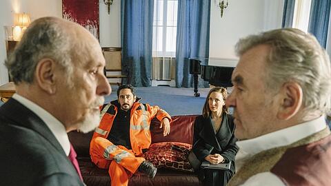 "Die Glücksspieler": Herr Wagner (Ovidiu Schumacher, l.) und Herr Herzinger (Branko Samarovski, r.) setzen eine gewagte Idee in die Tat um.