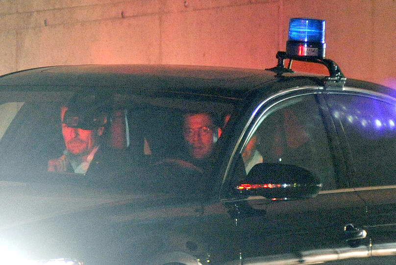 Prominenter Fan: Karl-Theodor zu Guttenberg hat sich John Bon Jovis Rocker in München angehört...