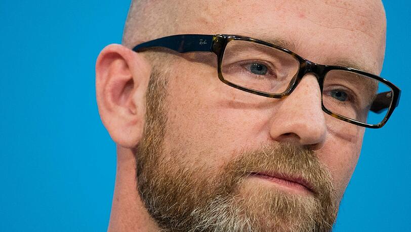 Tauber wusste, das eine Mitarbeiterin gemobbt wurde. Foto: Gregor Fischer Tauber wusste, das eine Mitarbeiterin gemobbt wurde. Foto: Gregor Fischer