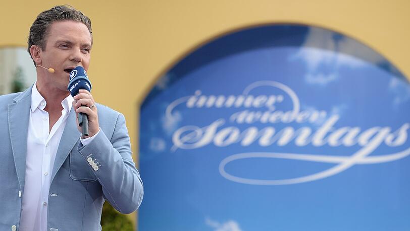 Stefan Mross in der ARD-Show "Immer wieder sonntags". Stefan Mross in der ARD-Show "Immer wieder sonntags".