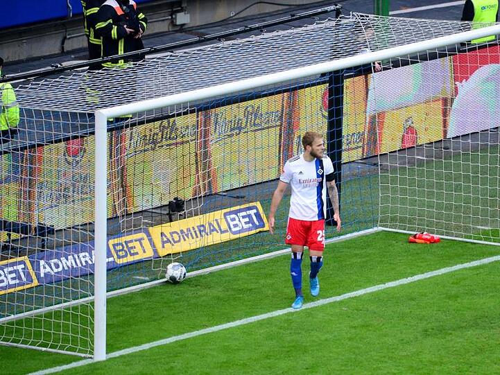 Der HSV um Timo Letschert verlor auch das zweite Hamburger Derby der Saison.