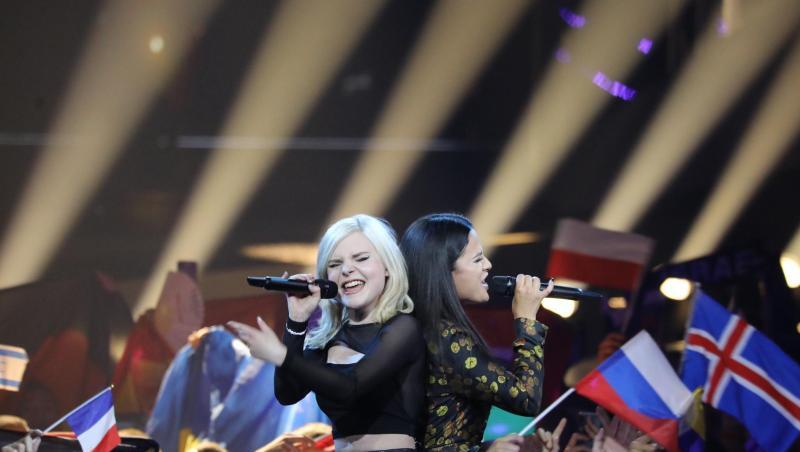 Carlotta Truman (l) und Laurita Spinelli vom Duo S!sters im ESC-Finale. Carlotta Truman (l) und Laurita Spinelli vom Duo S!sters im ESC-Finale.
