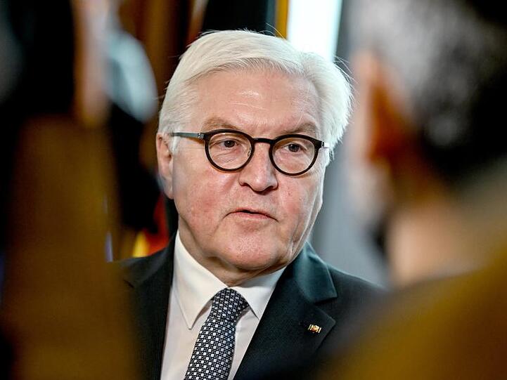 Bundespräsident Frank-Walter Steinmeier spricht zu Journalisten. Foto: Britta Pedersen/zb/dpa/Archivbild